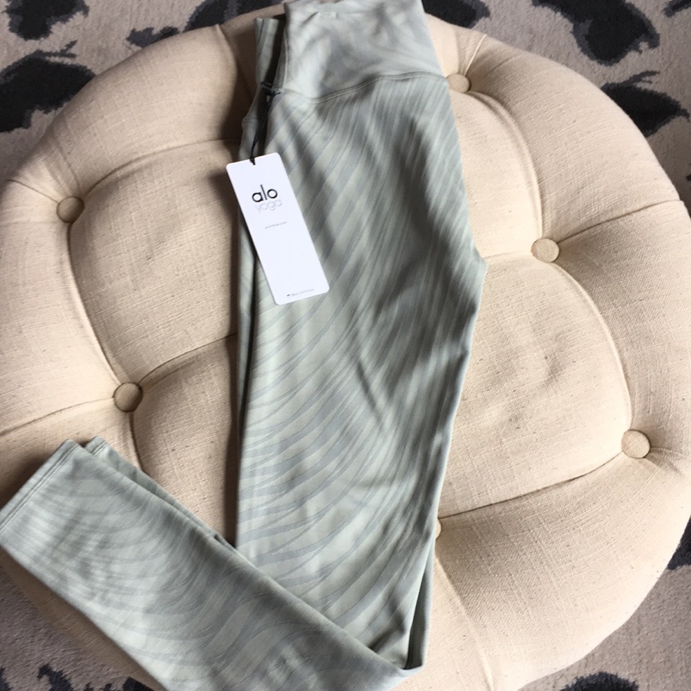 NWT Alo high waist airbrush leggings